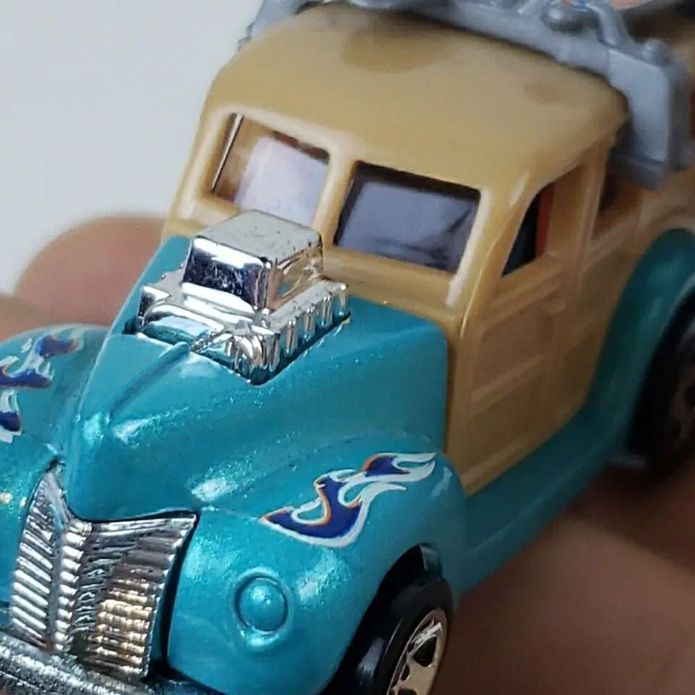 Mattel Hot Wheels 1979 FORD WOODIE W/ Surf Boards Woody Die Cast Car 2010 Toy